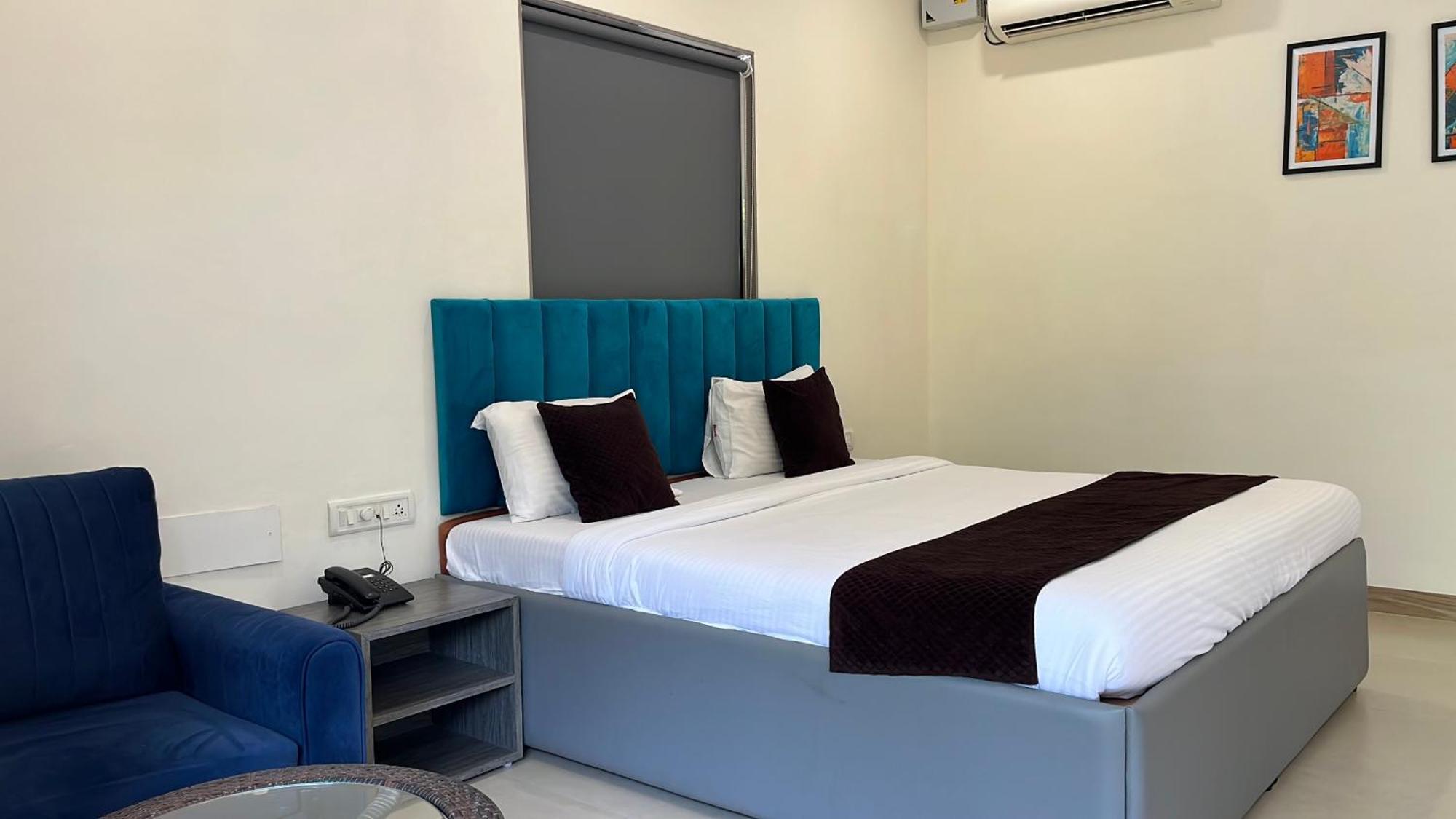 Girivihar Holiday Club - Pure Veg โลนาวาลา ภายนอก รูปภาพ